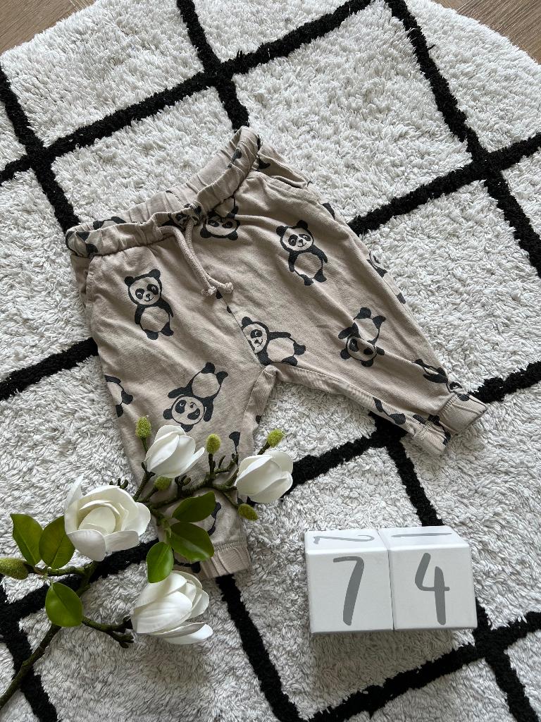 ZGAN beige zwart panda print H&M baby jogger broek 74 harem, Broekje, Jongetje of Meisje, Ophalen of Verzenden, Zo goed als nieuw