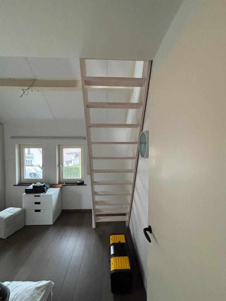 Houten trap voor vide, Doe-het-zelf en Verbouw, Ladders en Trappen, Zo goed als nieuw, Trap, 2 tot 4 meter, Ophalen