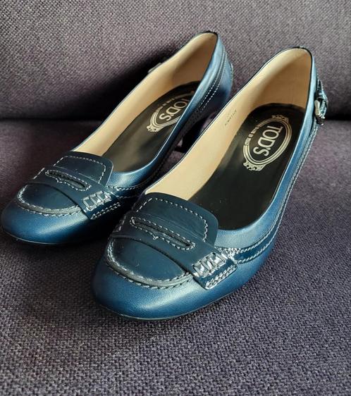 Originele Tods pump, maat 37 - by Anno Toen, Kleding | Dames, Schoenen, Zo goed als nieuw, Pumps, Blauw, Ophalen of Verzenden