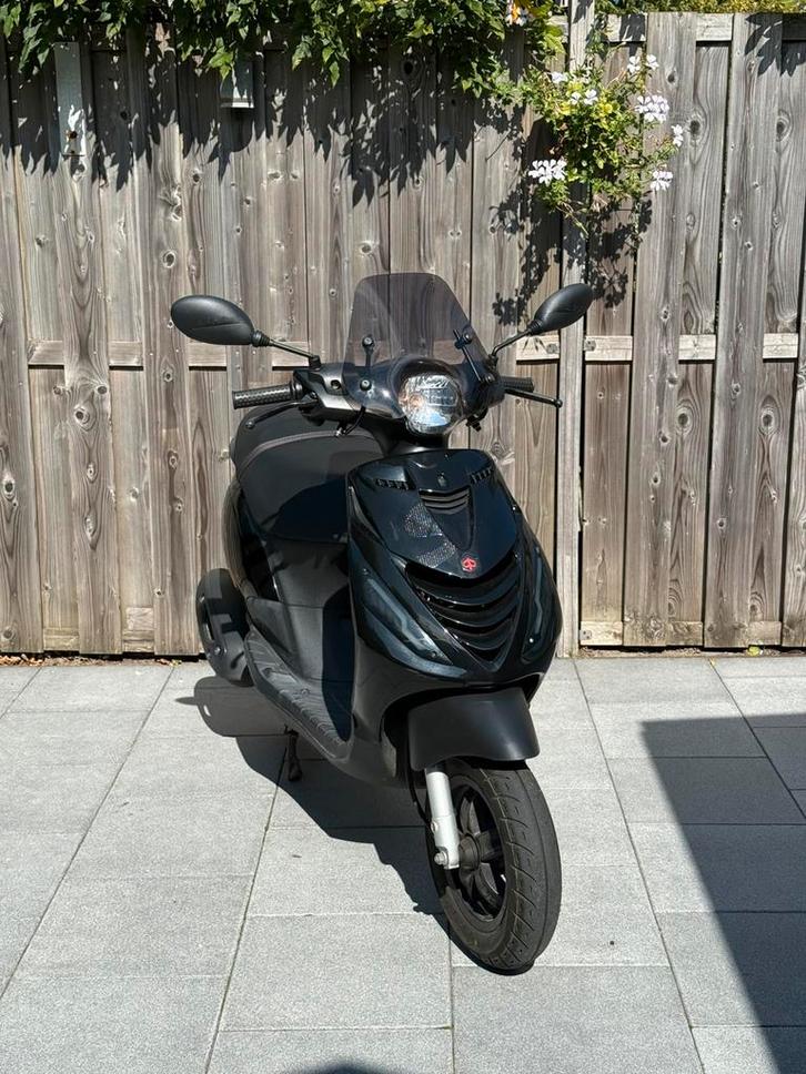 Piaggio Zip 4t 2019, Fietsen en Brommers, Scooters | Piaggio, Zo goed als nieuw, Zip, Maximaal 45 km/u, Benzine, Ophalen