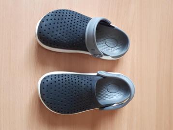 Crocs jongen beschikbaar voor biedingen