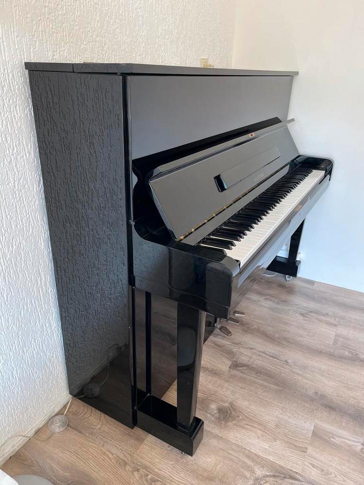 Zwarte piano te koop, klinkt heel mooi en speelt fijn!, Muziek en Instrumenten, Piano's, Gebruikt, Piano, Zwart, Hoogglans, Ophalen