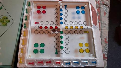Drinking Ludo glazen spel kado idee, Hobby en Vrije tijd, Gezelschapsspellen | Bordspellen, Zo goed als nieuw, Drie of vier spelers