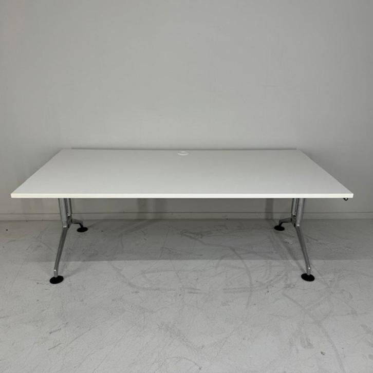 Vitra Ad Hoc Slingerbureau zit-zit 180x90, Zakelijke goederen, Kantoor en Winkelinrichting | Kantoormeubilair en Inrichting, Bureau