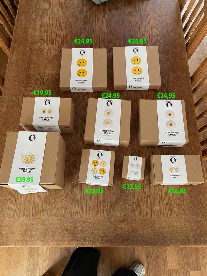 Vt wonen smiley servies, Huis en Inrichting, Keuken | Servies, Nieuw, Compleet servies, Overige stijlen, Porselein, Ophalen