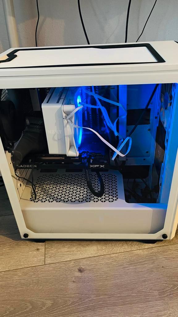 Pc en toestenbord en muis speakers, Computers en Software, Desktop Pc's, Zo goed als nieuw, 3 tot 4 Ghz, SSD, 16 GB, Met videokaart