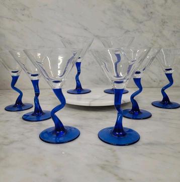8 Martini zigzag glazen cobalt blauw.  beschikbaar voor biedingen