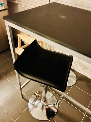 Bartafel met 2 barkrukken – zwart