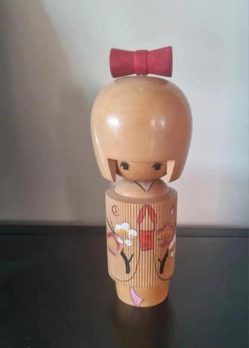 Leuke Kokeshi van Tomio Ishida beschikbaar voor biedingen