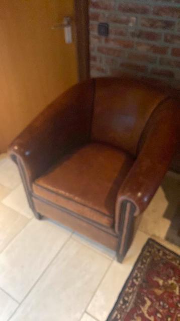 Twee stuks schapenleren fauteuils beschikbaar voor biedingen