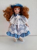 Porseleinen Pop : Meisje met grote bos Krullen, Verzamelen, Poppen, Ophalen of Verzenden, Gebruikt, Pop