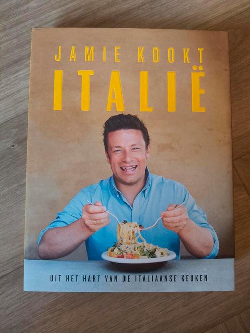 Jamie Oliver - Jamie kookt Italië, Boeken, Kookboeken, Zo goed als nieuw, Italië, Ophalen of Verzenden