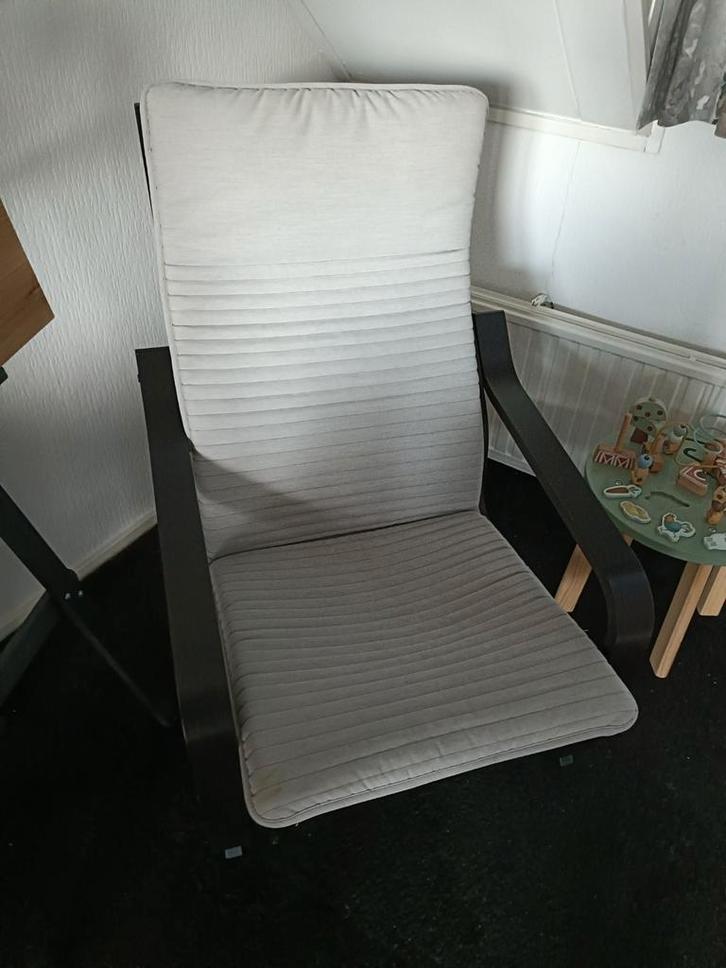 2x Ikea Poang fauteuil - donker frame, grijze kussens, Huis en Inrichting, Fauteuils, Gebruikt, Hout, Stof, 50 tot 75 cm, 75 tot 100 cm