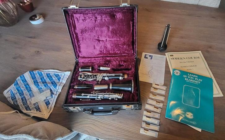 Klarinet Compleet met Koffer, Standaard & Boeken, Muziek en Instrumenten, Blaasinstrumenten | Klarinetten, Gebruikt, Hout, Met koffer