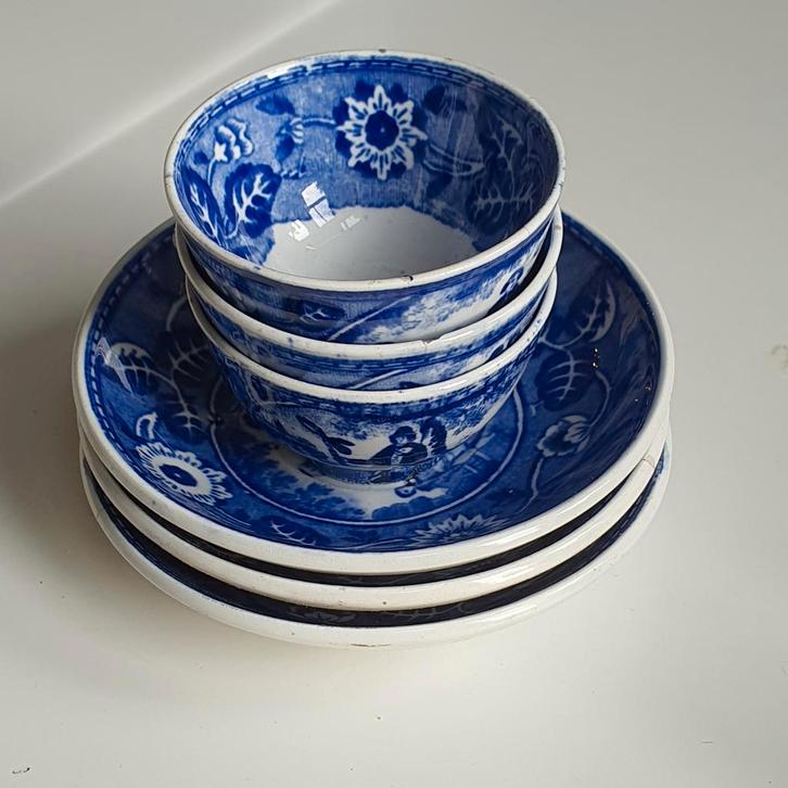 Maastricht Société Céramique kop en schotel, Antiek en Kunst, Antiek | Keramiek en Aardewerk, Ophalen of Verzenden