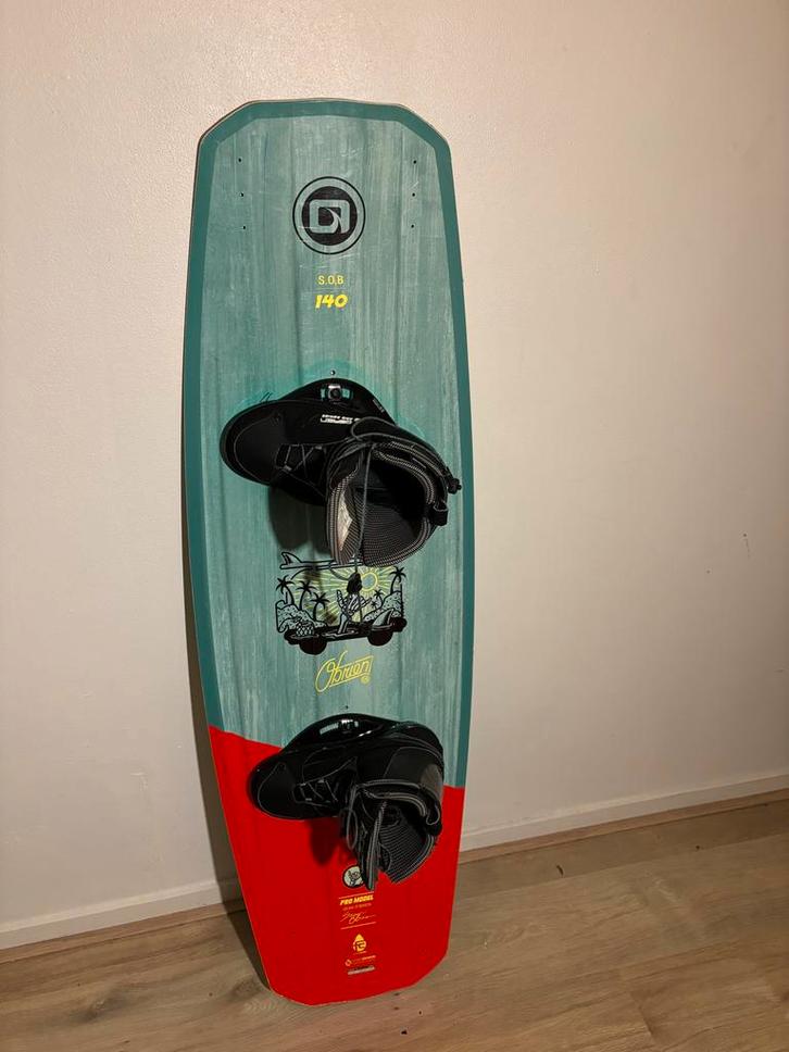 Obrien S.O.B. Wakeboard 140 incl bindingen, Watersport en Boten, Wakeboarden, Gebruikt, Board, Ophalen