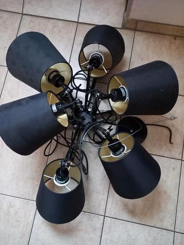 Uittrekbare design lamp met zwarte kappen beschikbaar voor biedingen