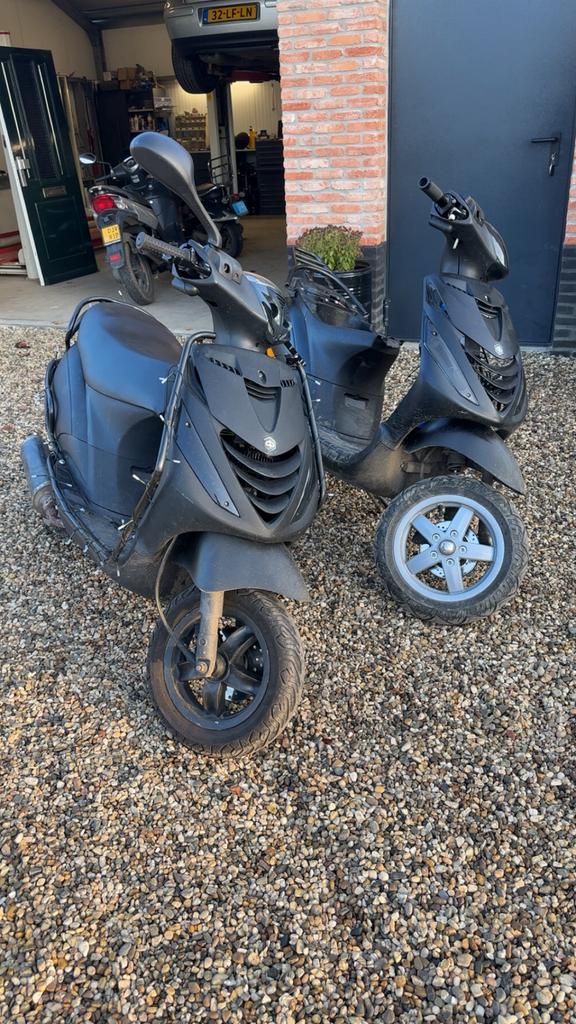 zip 80cc malossi, Fietsen en Brommers, Scooters | Piaggio, Zo goed als nieuw, Zip, Benzine, Ophalen
