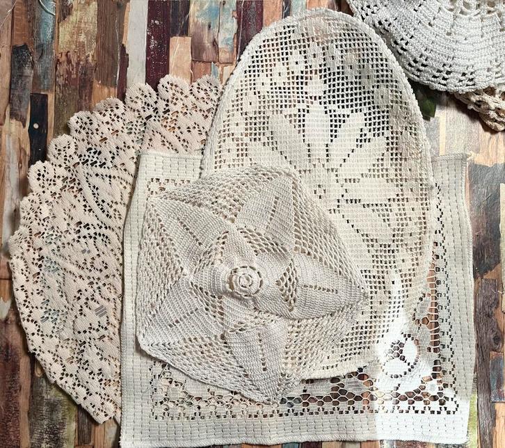 Gehaakte Kleedjes - Vintage & Nieuw - 20 Stuks, Hobby en Vrije tijd, Knutselen, Gebruikt, Knutselwerk, Ophalen of Verzenden