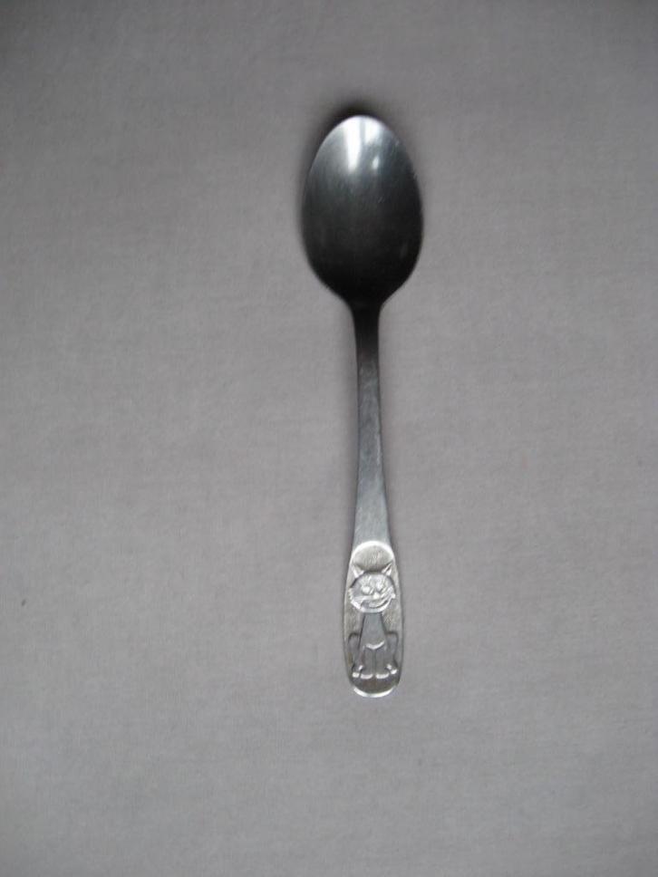 Keltum Stainless - oud kinder pap lepeltje met zittende poes, Huis en Inrichting, Keuken | Bestek, Gebruikt, Los bestek, Rvs of Chroom