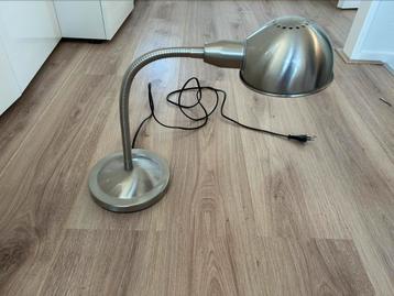 Bureau lamp beschikbaar voor biedingen