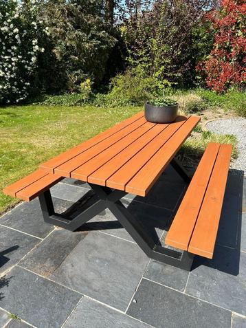 Picknicktafel beschikbaar voor biedingen