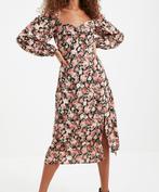 Zwarte midi jurk met square hals en bloemen meerkleurig 34, Verzenden, Zwart, Maat 34 (XS) of kleiner, Onder de knie