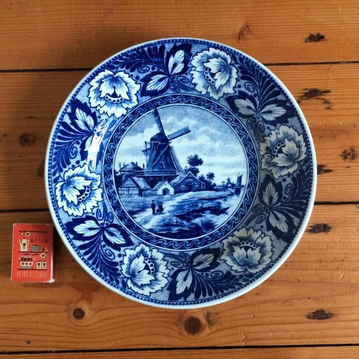Twee Delfts blauw wandborden & vaas Ram Arnhem Petrus regout, Antiek en Kunst, Antiek | Wandborden en Tegels, Ophalen of Verzenden