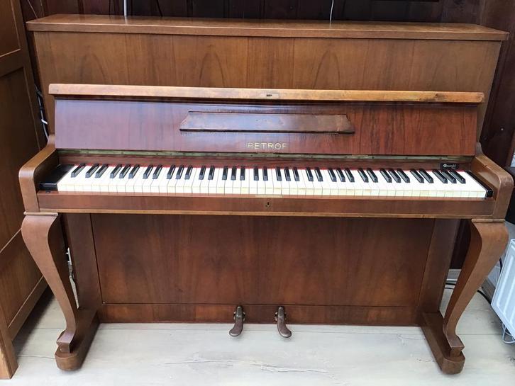 Piano Petrof type nr 75418 met piano kruk verstelbaar, Muziek en Instrumenten, Piano's, Zo goed als nieuw, Zwart, Ophalen
