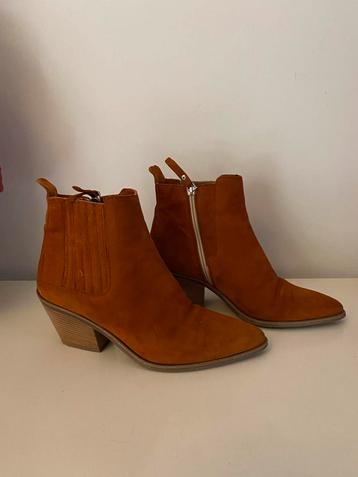 Korte suede laarzen merk Mace maat 39 beschikbaar voor biedingen
