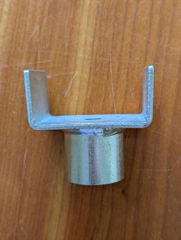 beugel voor pot krik 54 mm breed. 26 mm rond beschikbaar voor biedingen