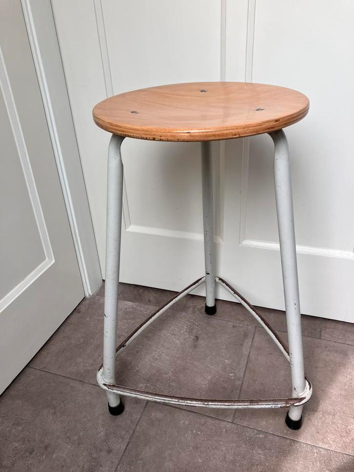 Vintage industriële kruk - Ahrend de cirkel - Friso Kramer, Huis en Inrichting, Krukjes, Gebruikt, IJzer, Ophalen of Verzenden