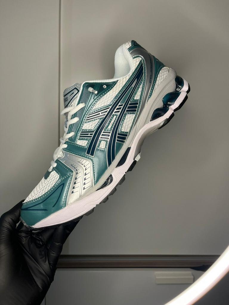 Asics Gel Kayano 14, Ophalen of Verzenden, Zo goed als nieuw, Schoenen