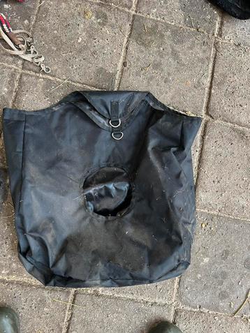 Longeerhulp en hooizak beschikbaar voor biedingen