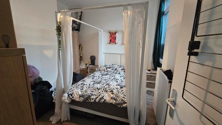 Ikea VITARNA hemelbed incl. SKÅDIS pegboards en gordijnen, Huis en Inrichting, Slaapkamer | Bedden, Zo goed als nieuw, Twijfelaar