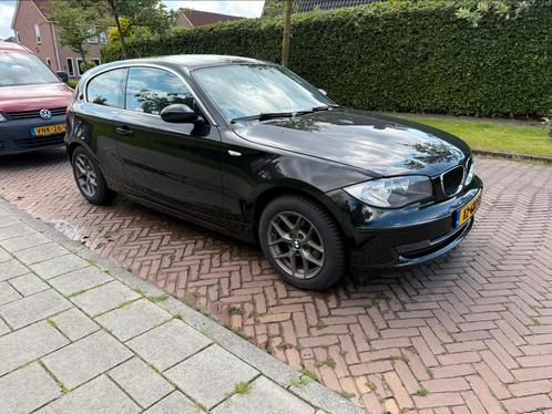 BMW 1-Serie 1.6 I 116 3DR 2008 Zwart, Auto's, BMW, Particulier, 1-Serie, Elektrische buitenspiegels, Elektrische ramen, Metallic lak