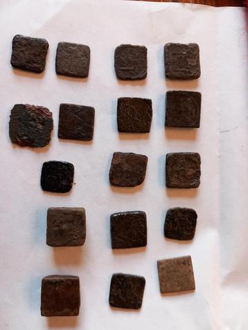 Antieke brocante muntgewichten  bodemvondsten beschikbaar voor biedingen