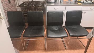 GRATIS 4 eetkamerstoelen  beschikbaar voor biedingen