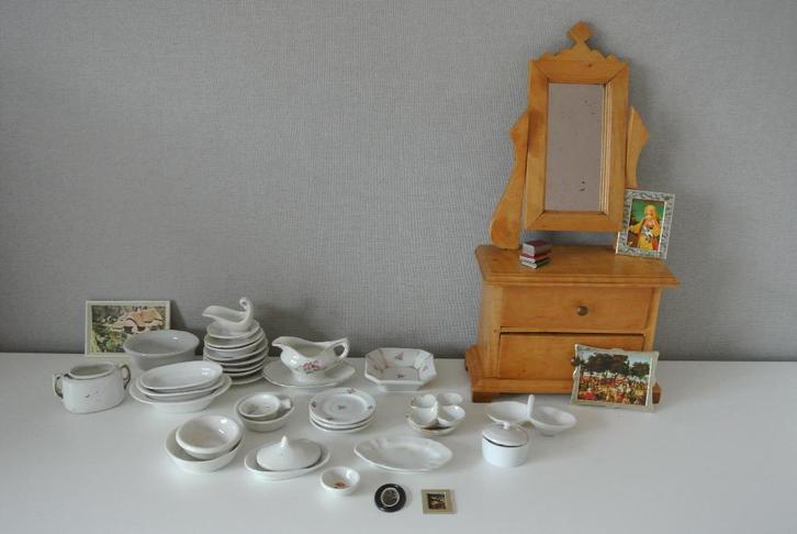 oude poppen huis servies onderdelen / spiegel kastje, Antiek en Kunst, Antiek | Speelgoed, Ophalen of Verzenden