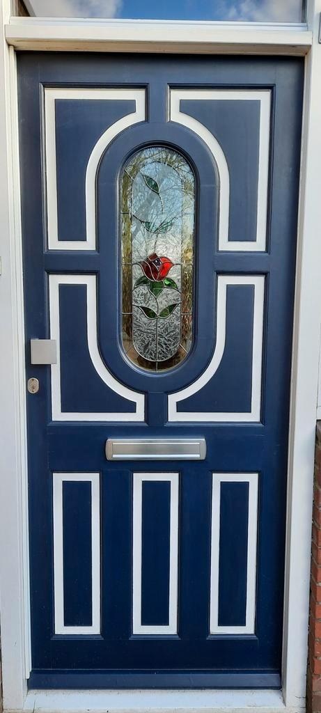 Hard houten voordeur glas in lood, roos,  linksdraaiend, Doe-het-zelf en Verbouw, Deuren en Horren, Gebruikt, Buitendeur, 200 tot 215 cm