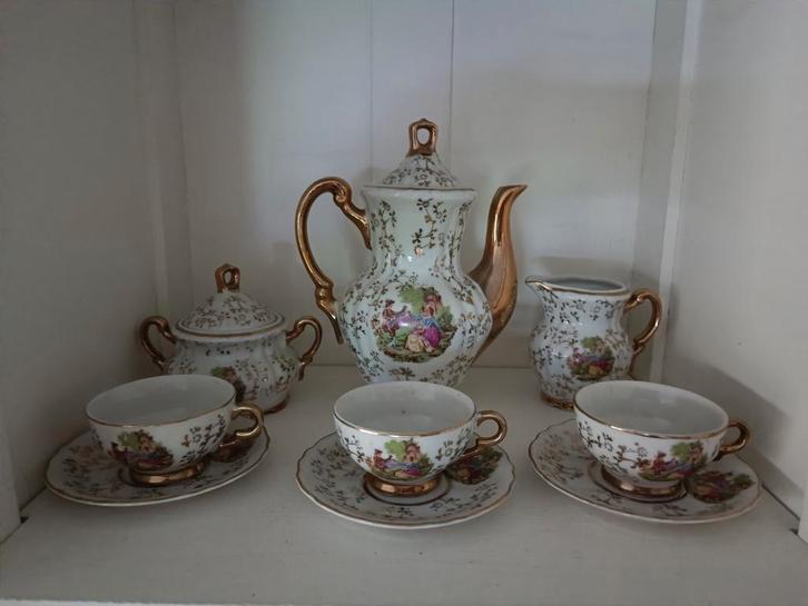 Vintage mokkaservies, mooi voor in vitrinekast of buffetkast, Antiek en Kunst, Antiek | Servies compleet, Ophalen of Verzenden
