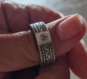 Ring rebel and rose Triton beschikbaar voor biedingen