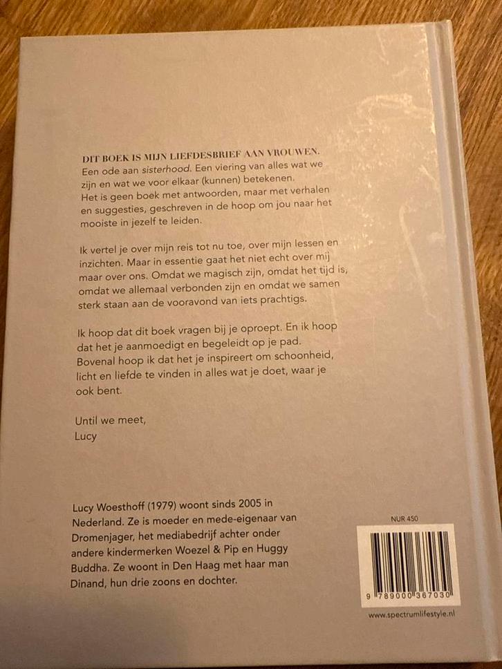 Woman - Lucy Woesthoff, Boeken, Literatuur, Zo goed als nieuw, Nederland, Ophalen of Verzenden