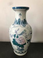 Chinese baluster vaas roze rozen met vogel en vlinder, Antiek en Kunst, Antiek | Vazen, Ophalen
