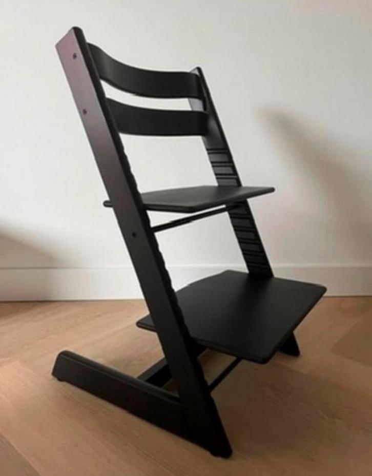 Zwarte STOKKE Tripp Trapp kinderstoel (mat), Kinderen en Baby's, Kinderstoelen, Zo goed als nieuw, Meegroeistoel, Ophalen