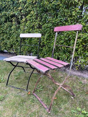 Bistro stoeltjes beschikbaar voor biedingen