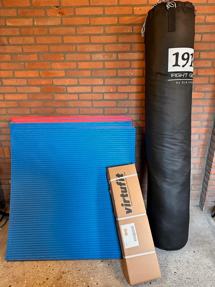 Complete Dojo 9m2 Vechtsportmatten + Bokszak + Beugel (Nieuw, Sport en Fitness, Vechtsporten en Zelfverdediging, Zo goed als nieuw