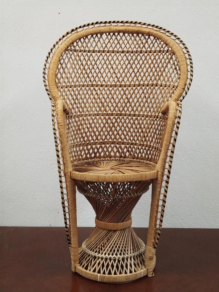 Prachtige oude rieten Emmanuelle Paon-of pauwen(kinder)stoel, Huis en Inrichting, Stoelen, Zo goed als nieuw, Eén, Riet of Rotan