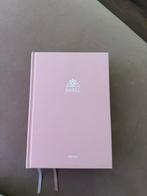 Zij lacht bijbel NBV21 roze, Boeken, Ophalen, Zo goed als nieuw, Christendom | Protestants