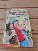 Droomvriendinnen. Saunders - Een bijzondere steen, Ophalen of Verzenden, Zo goed als nieuw, S. Saunders